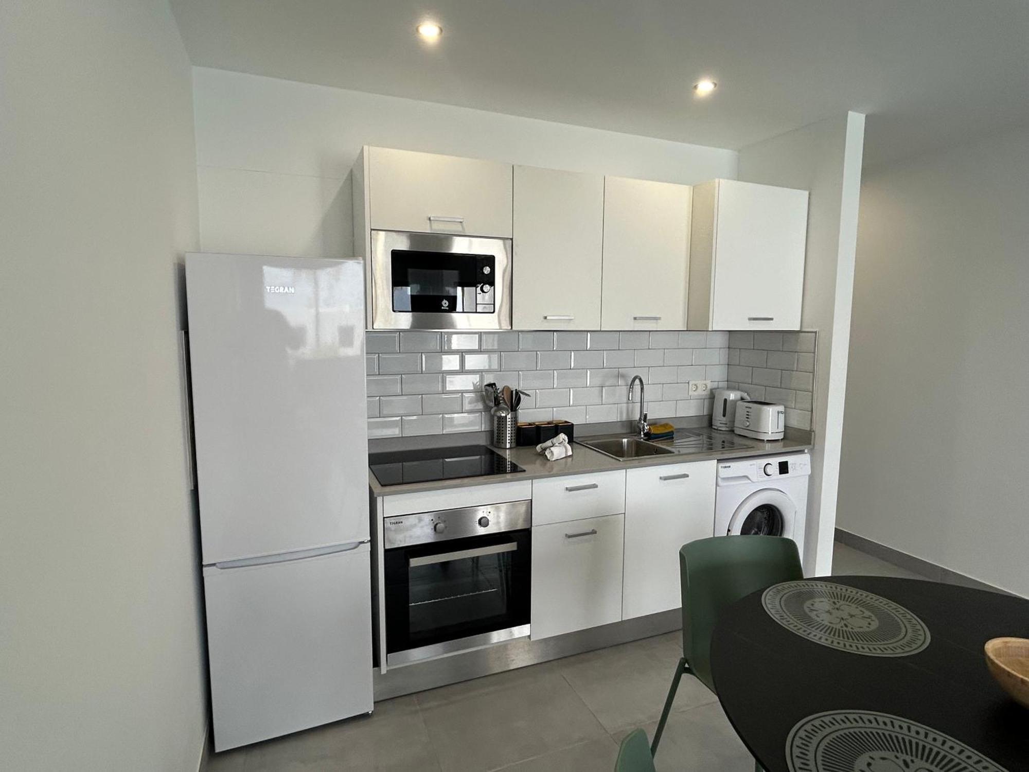 Stunning 2 Bedroom Seafront Apartment Puerto del Carmen  Exteriör bild