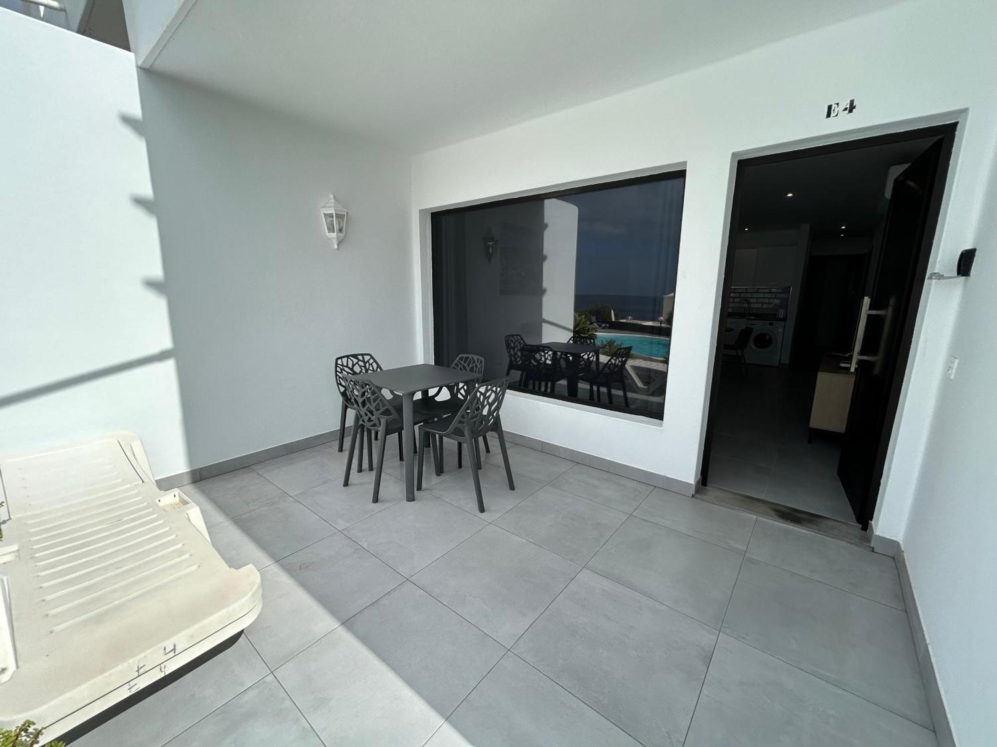 Stunning 2 Bedroom Seafront Apartment Puerto del Carmen  Exteriör bild