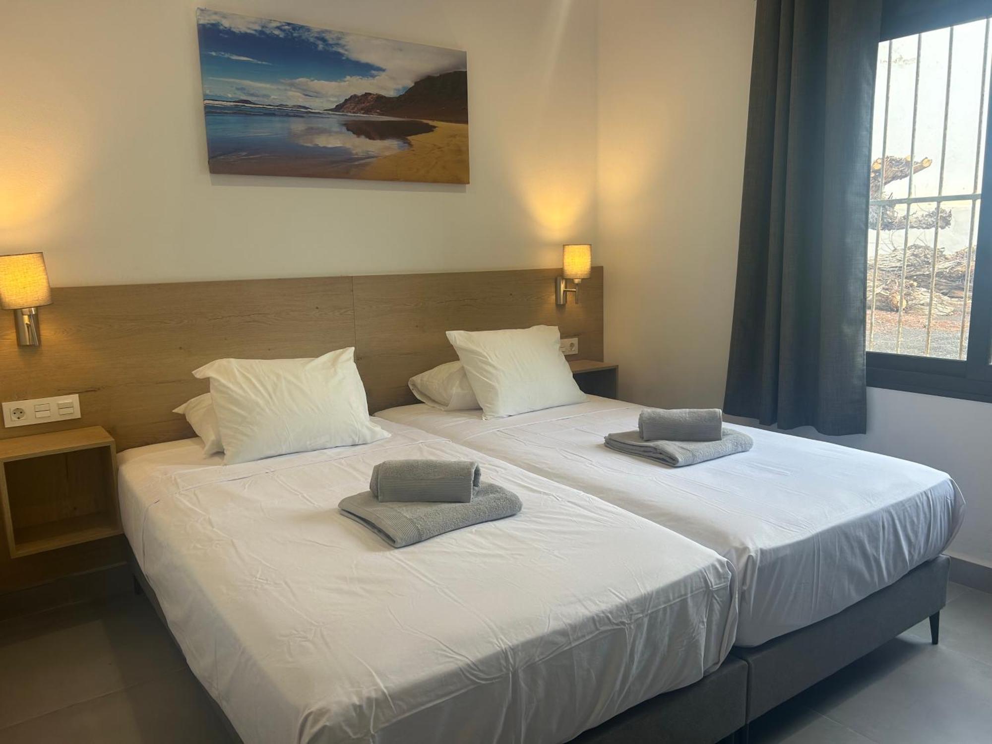 Stunning 2 Bedroom Seafront Apartment Puerto del Carmen  Exteriör bild