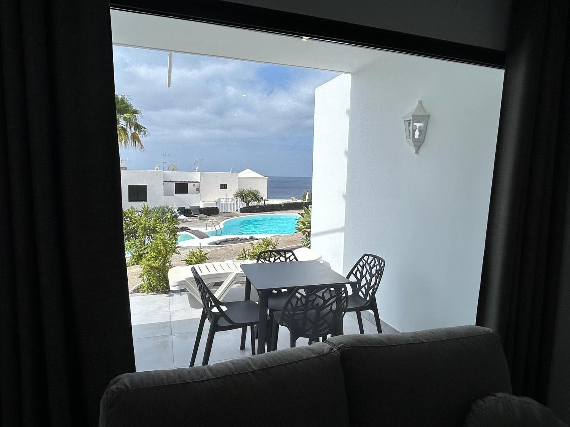 Stunning 2 Bedroom Seafront Apartment Puerto del Carmen  Exteriör bild