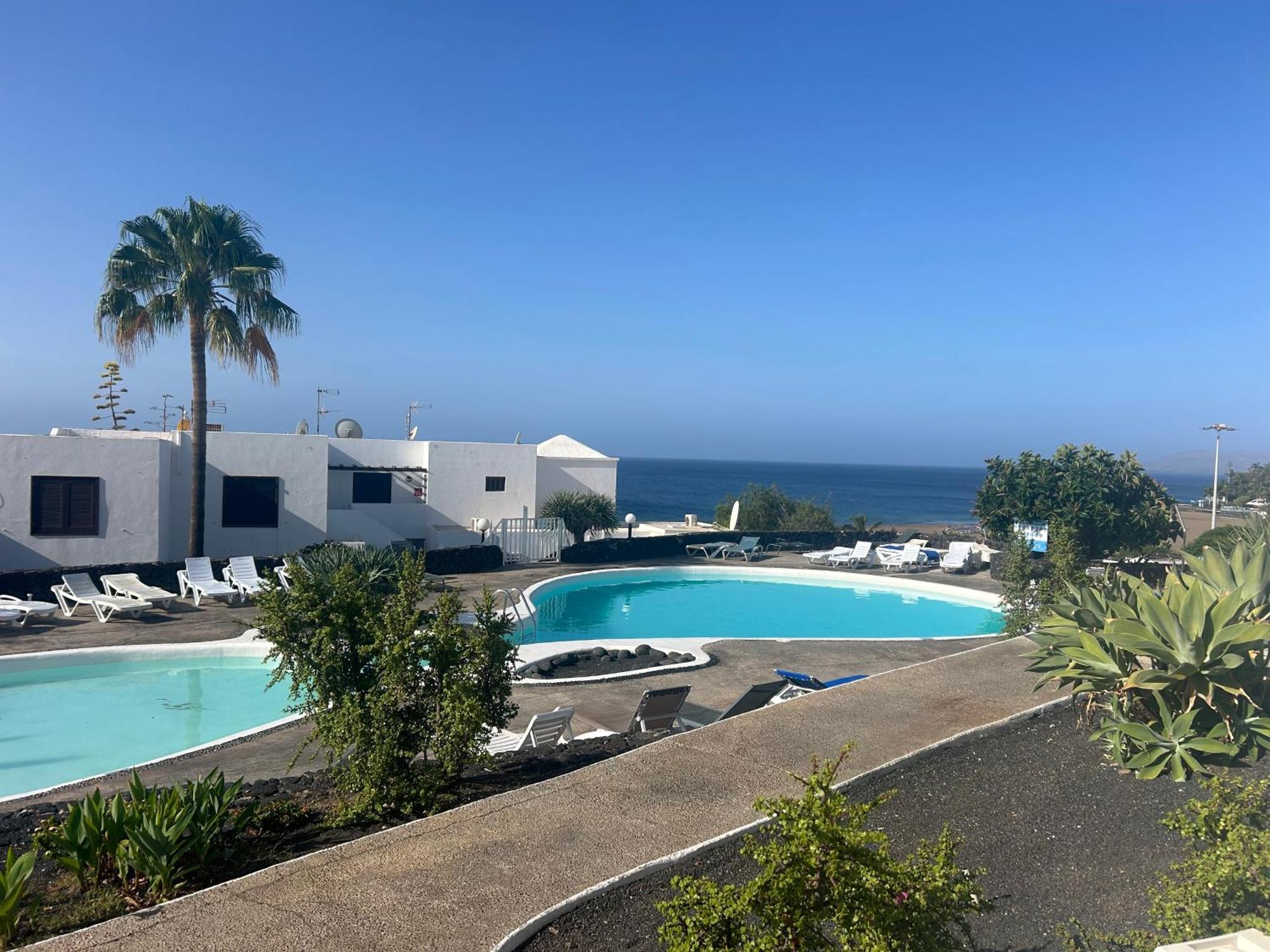 Stunning 2 Bedroom Seafront Apartment Puerto del Carmen  Exteriör bild