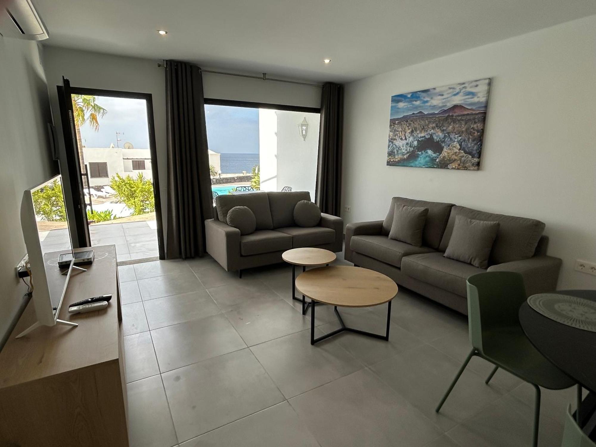 Stunning 2 Bedroom Seafront Apartment Puerto del Carmen  Exteriör bild