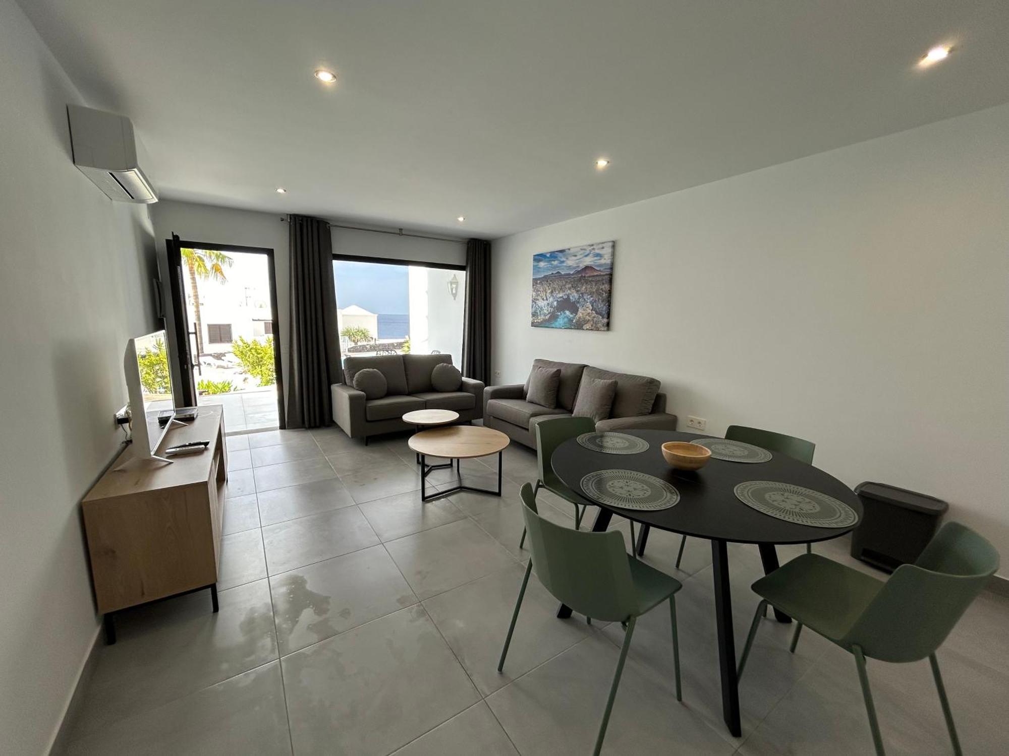 Stunning 2 Bedroom Seafront Apartment Puerto del Carmen  Exteriör bild