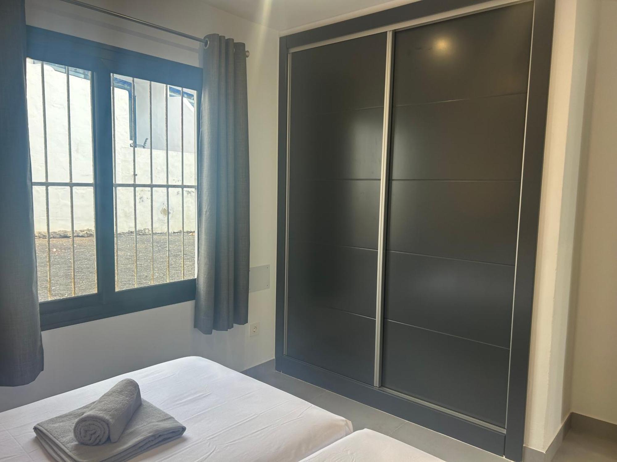 Stunning 2 Bedroom Seafront Apartment Puerto del Carmen  Exteriör bild